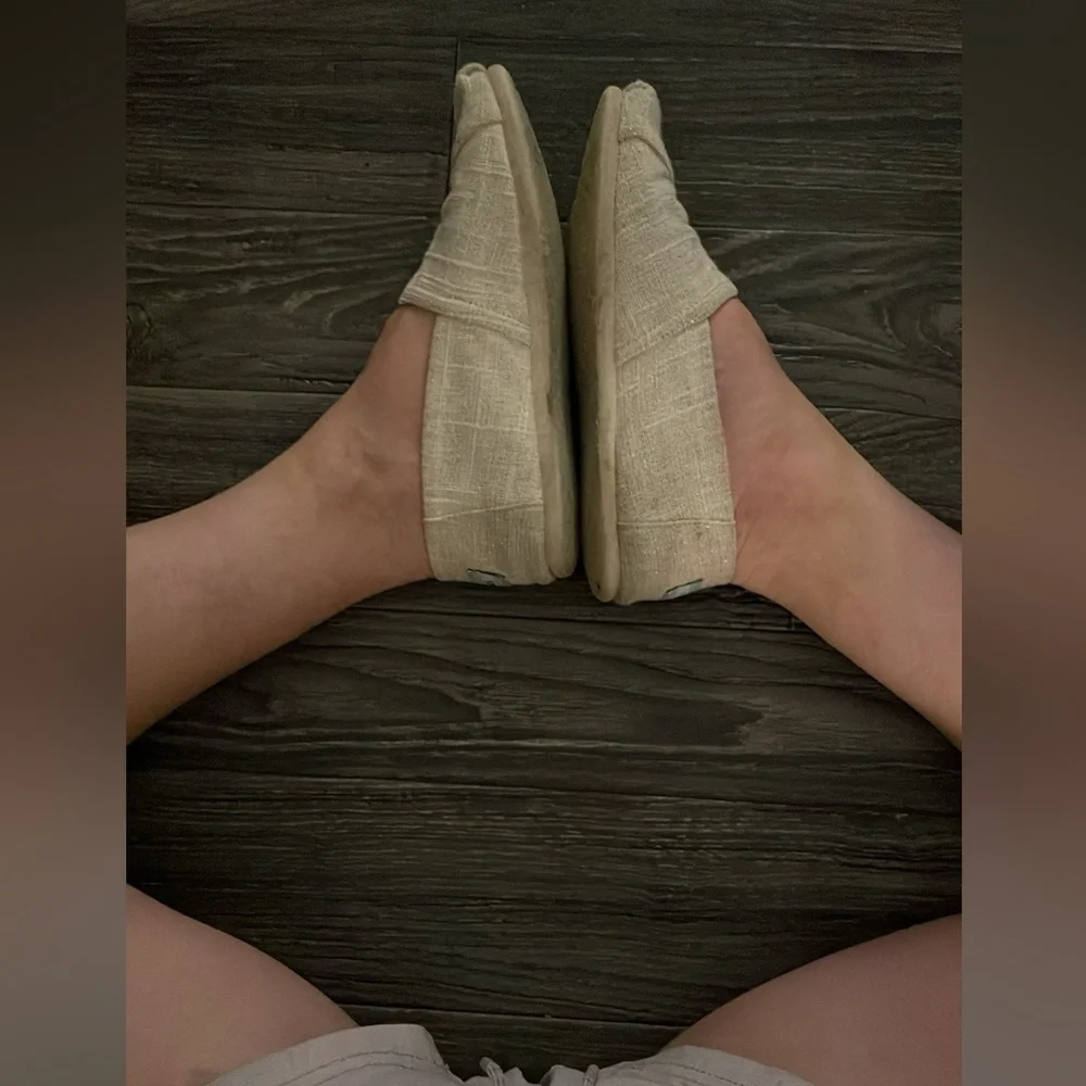 TOMS Women's Beige Casual Loafers - Picture 6 of 6